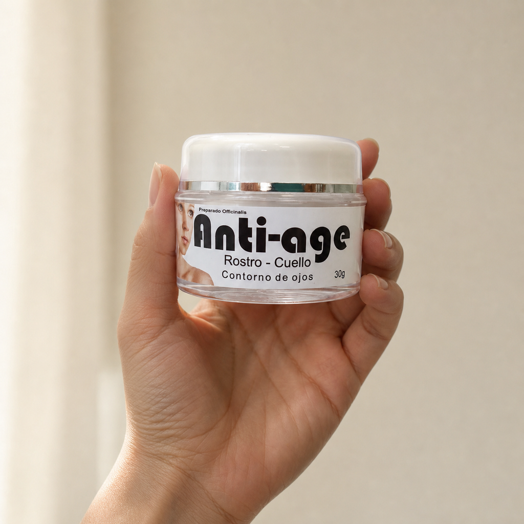 Anti-age — el envase sostenido en una mano, para ver su tamaño real