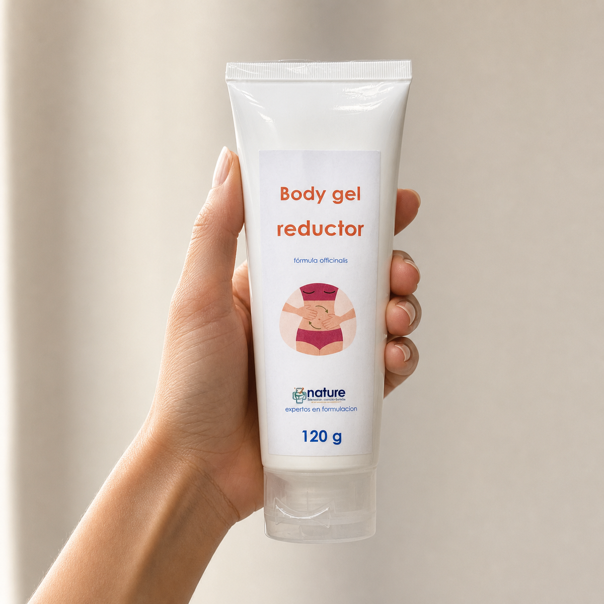 Body Gel Reductor — el envase sostenido en una mano, para ver su tamaño real
