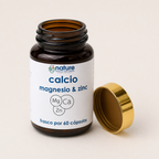 Calcio Magnesio Zinc — el envase abierto, con la tapa al costado