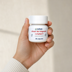 Complejo B + Citrato de Mg 300 mg — el envase sostenido en una mano, para ver su tamaño real