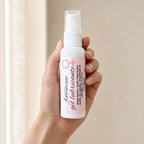 Gel Lubricante Femmine — el envase sostenido en una mano, para ver su tamaño real