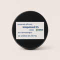 Imiquimod Crema 5% — el envase sobre fondo claro