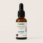 Jojoba – Simmondsia chinensis — el envase sobre fondo claro