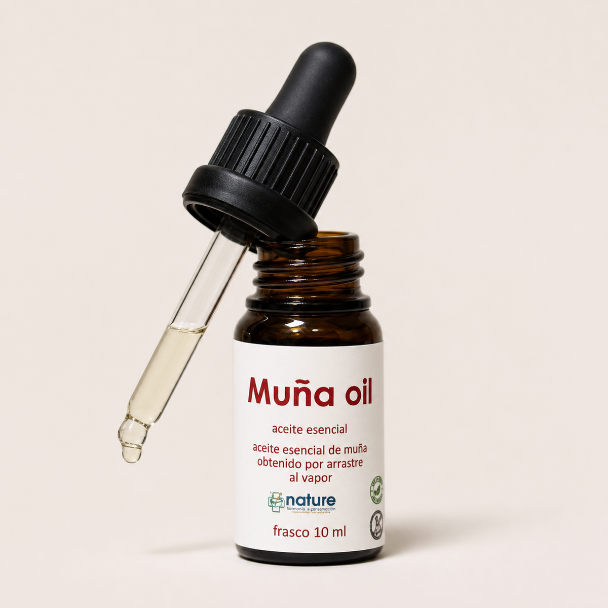 Muña Oil – Aceite esencial de Minthostachys mollis — el envase abierto, con el gotero apoyado