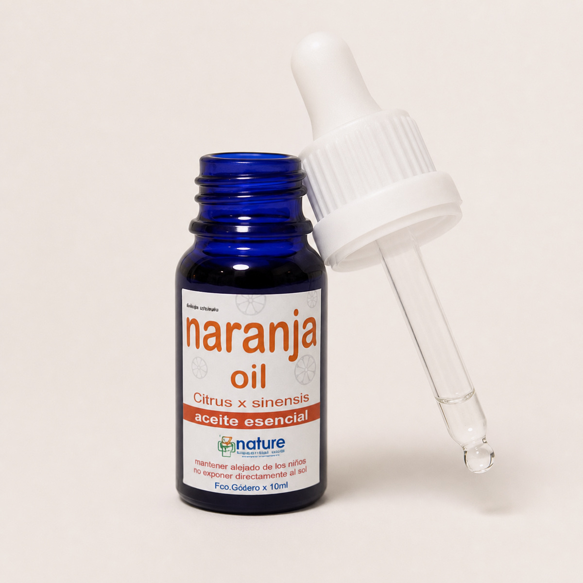 Naranja Oil (aceite esencial) — el envase abierto, con el gotero apoyado
