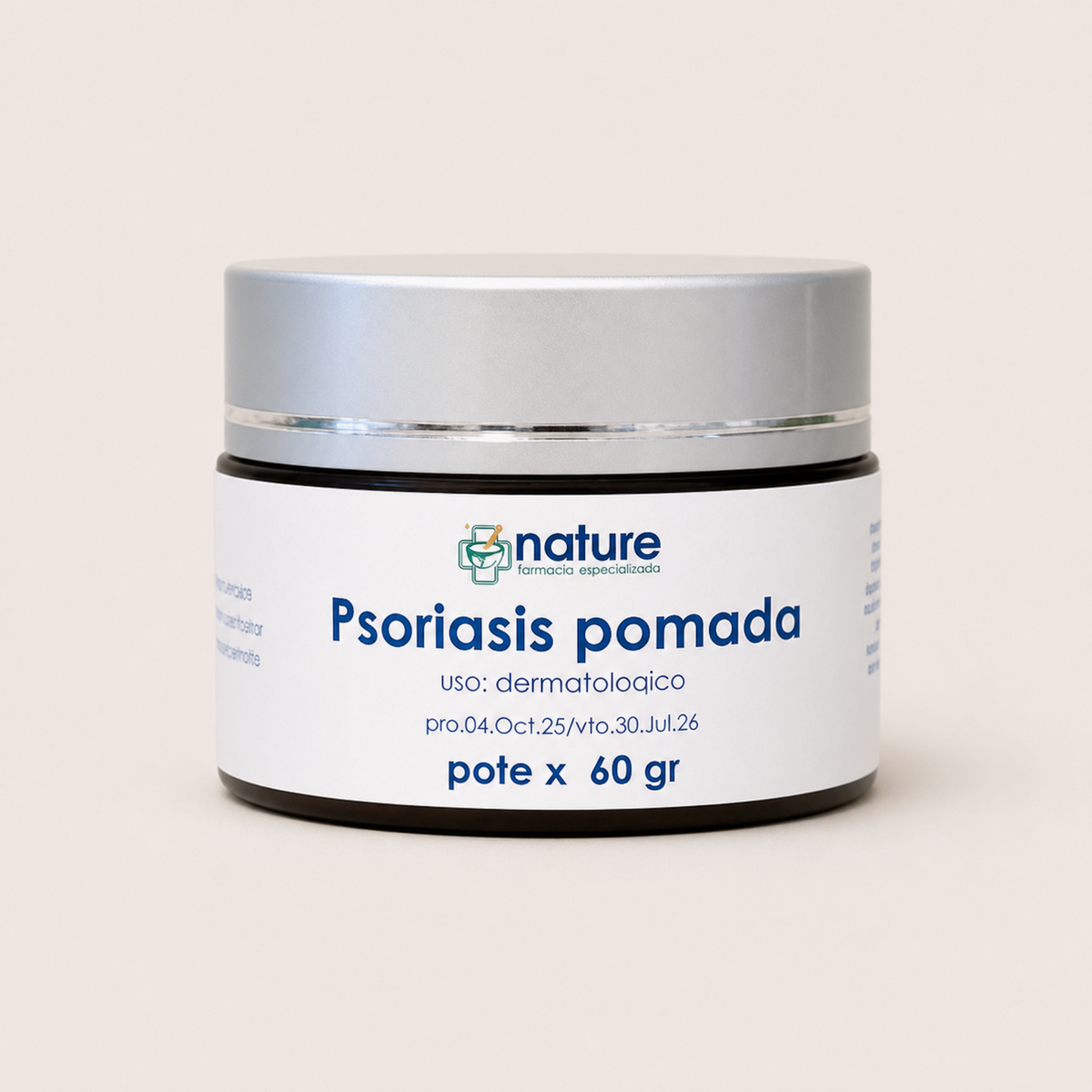 Psoriasis pomada — el envase sobre fondo claro