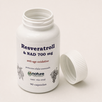 Resveratroll con NAD 700 mg — el envase abierto, con la tapa al costado